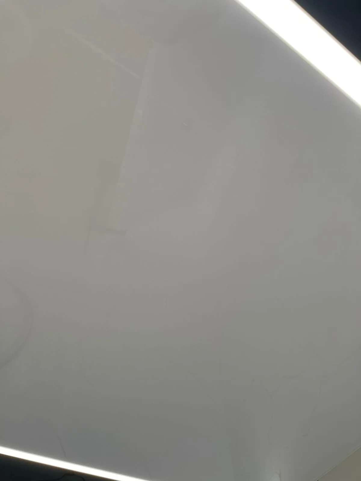 Soffitto teso: finitura e illuminazione dell'ambiente, realizzazione 06
