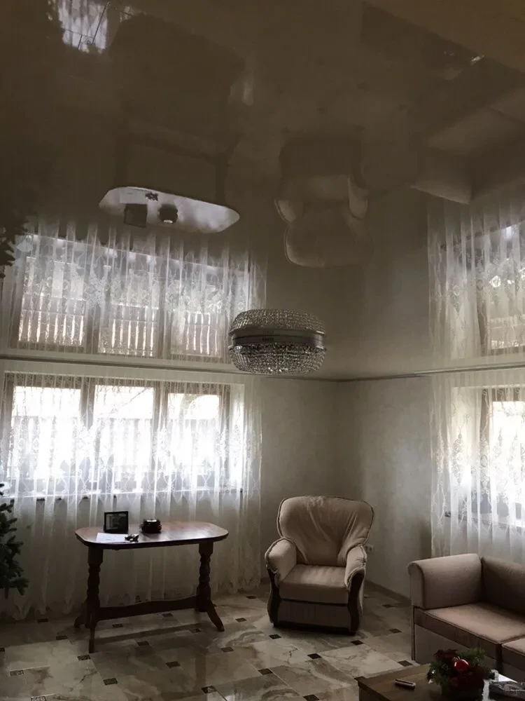 Soffitto teso: finitura e illuminazione dell'ambiente, realizzazione 09