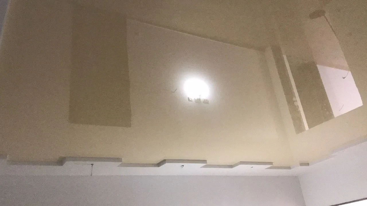 Soffitto teso: finitura e illuminazione dell'ambiente, realizzazione 20
