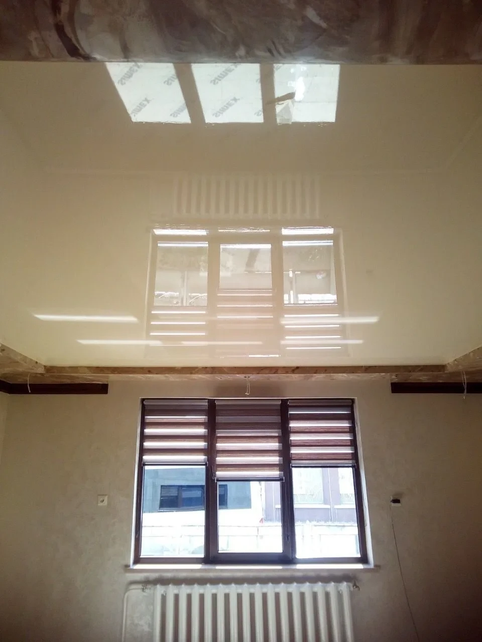 Soffitto teso: finitura e illuminazione dell'ambiente, realizzazione 22