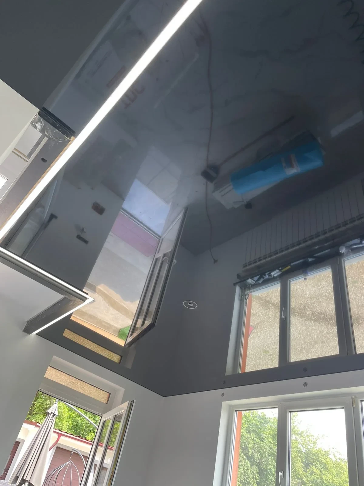 Soffitto teso: finitura e illuminazione dell'ambiente, realizzazione 24