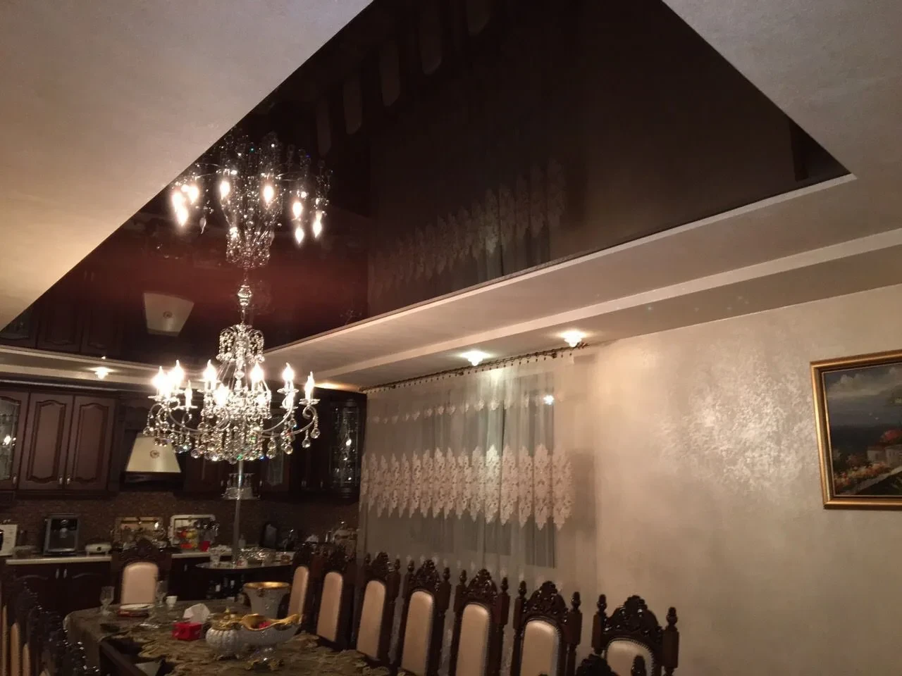 Soffitto teso: finitura e illuminazione dell'ambiente, realizzazione 27