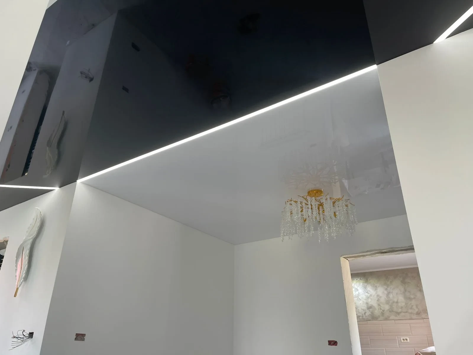 Soffitto teso: finitura e illuminazione dell'ambiente, realizzazione 28