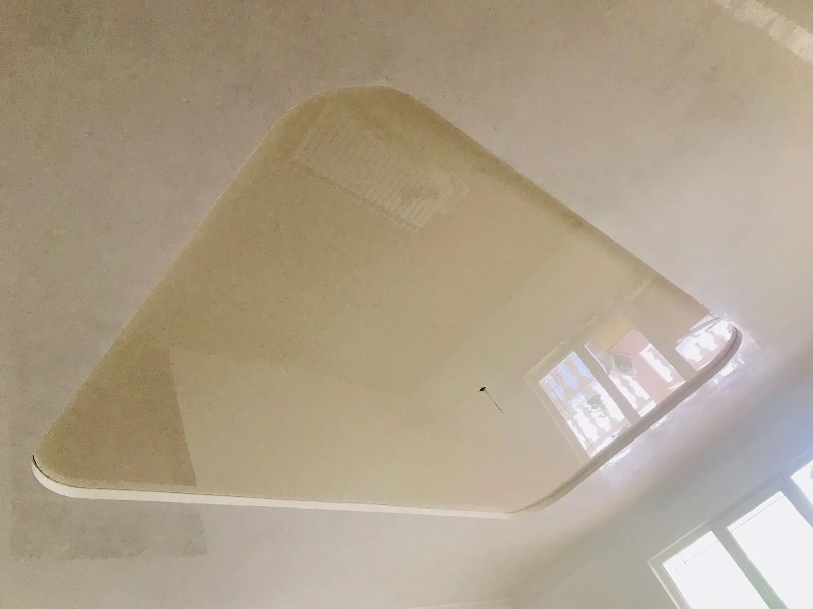 Soffitto teso: finitura e illuminazione dell'ambiente, realizzazione 29