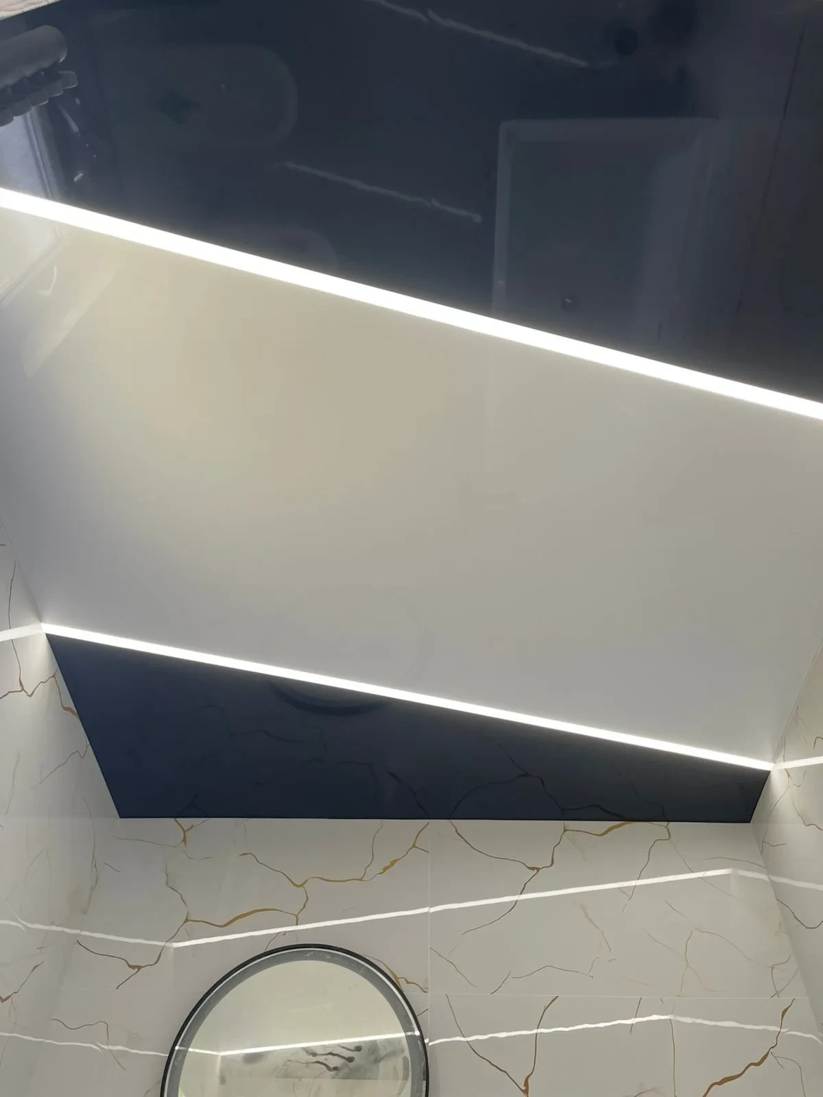 Soffitto teso: finitura e illuminazione dell'ambiente, realizzazione 32