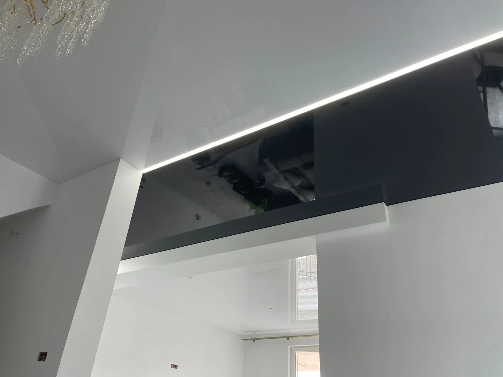 Soffitto teso: finitura e illuminazione dell'ambiente, realizzazione 33