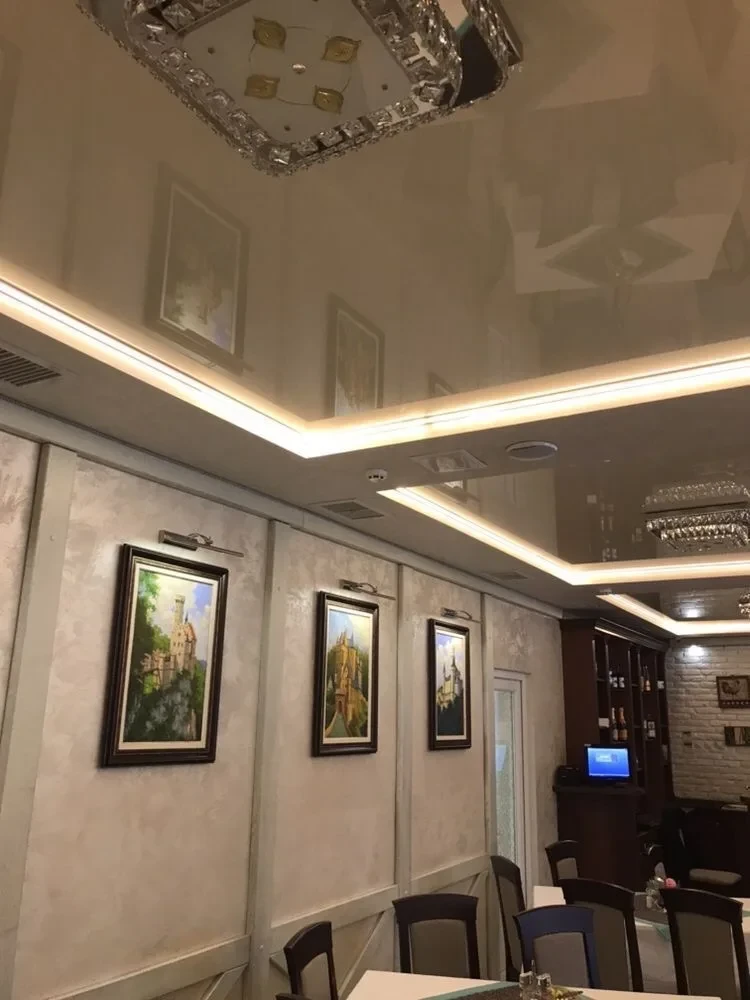 Soffitto teso: finitura e illuminazione dell'ambiente, realizzazione 34