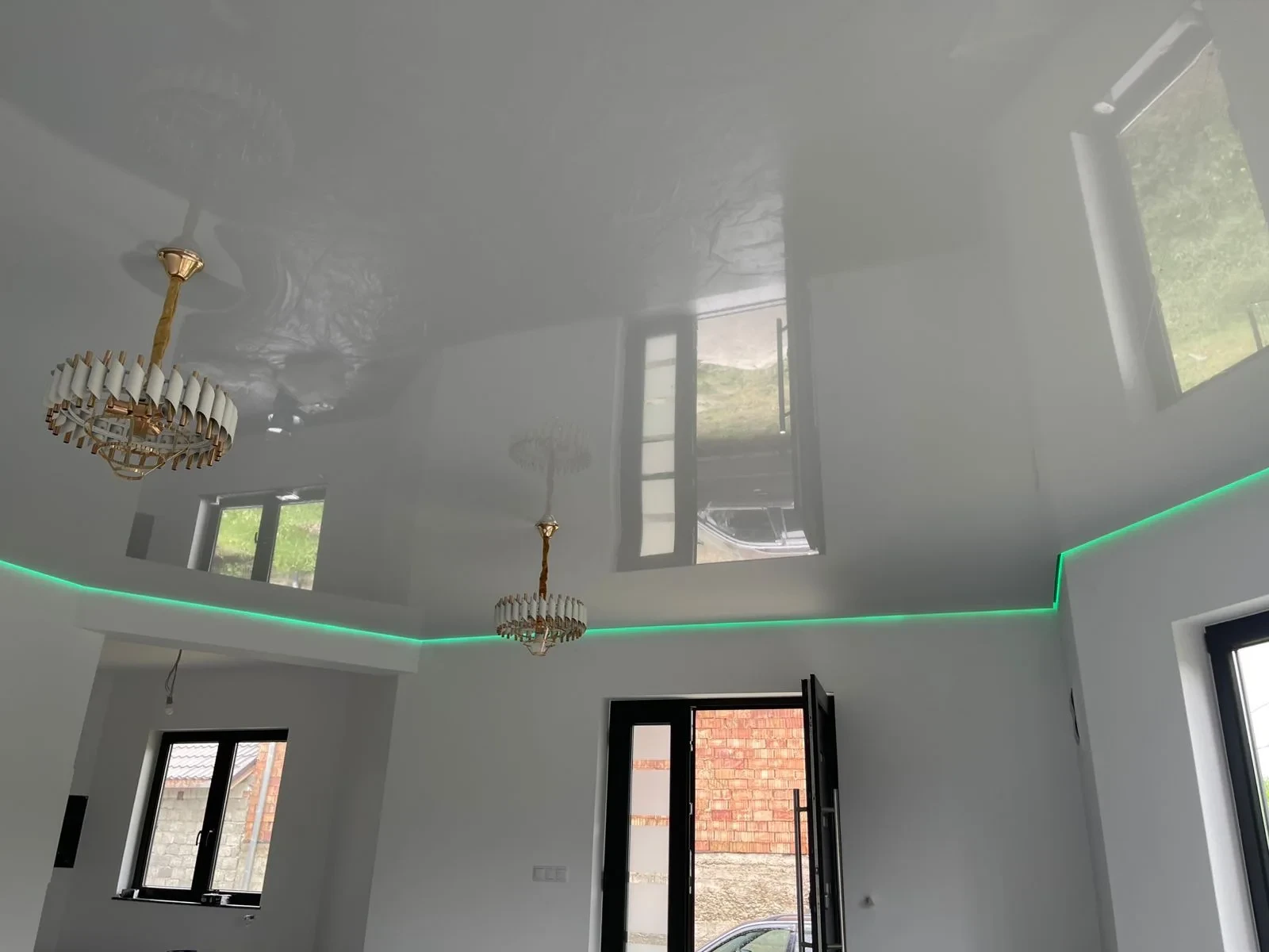 Soffitto teso: finitura e illuminazione dell'ambiente, realizzazione 36